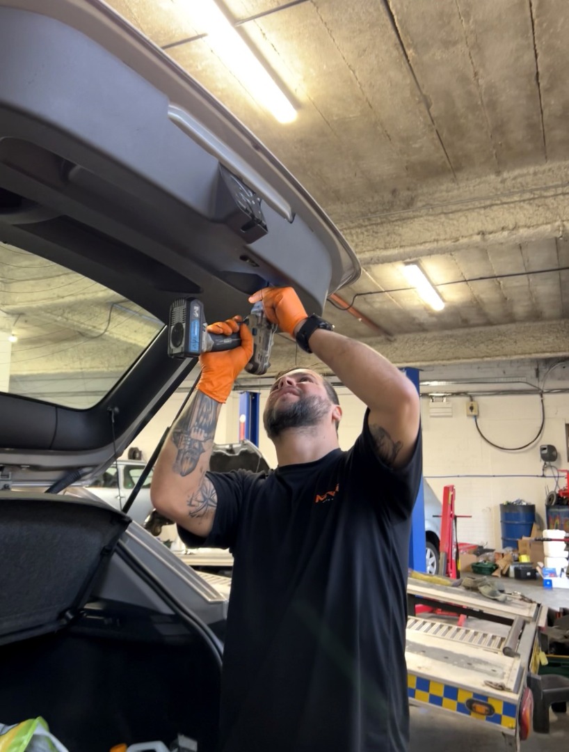 Mechanic repair a vehicles brakes - Car Repairs Poole